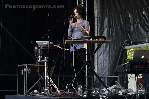 KELLY LEE OWENS - 2018-05-26 - PARIS - Parc de la Villette - Scene Prairie du Cercle Nord - 